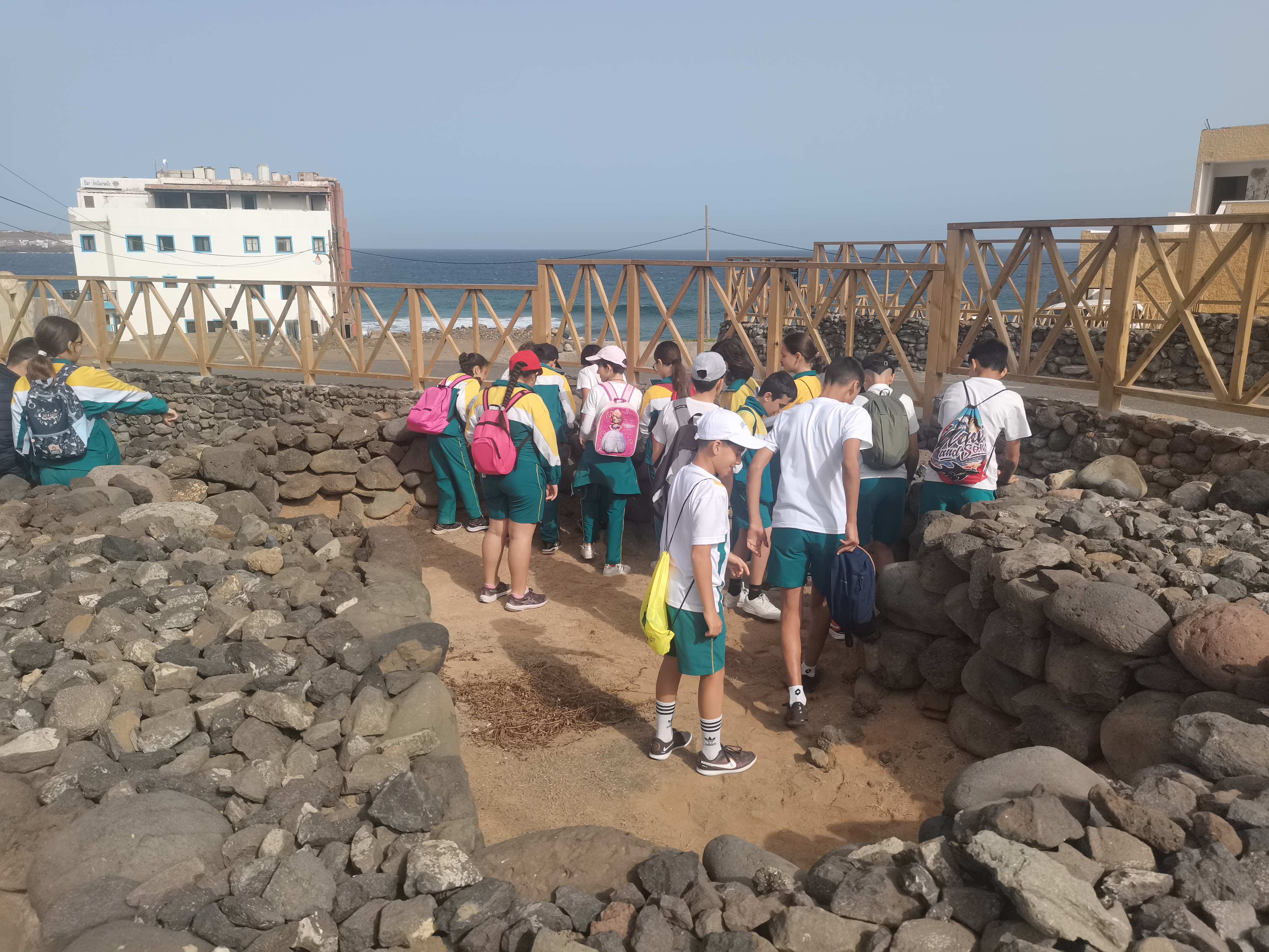 Escolares de Gáldar escenifican la vida cotidiana de un poblado indígena de  la costa norte de Gran Canaria - Digital Faro Canarias